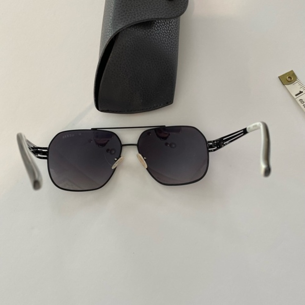 GUESS BLACK SUNGLASSES WITH CASE NEW WITH OUT TAG - Picture 6 of 11